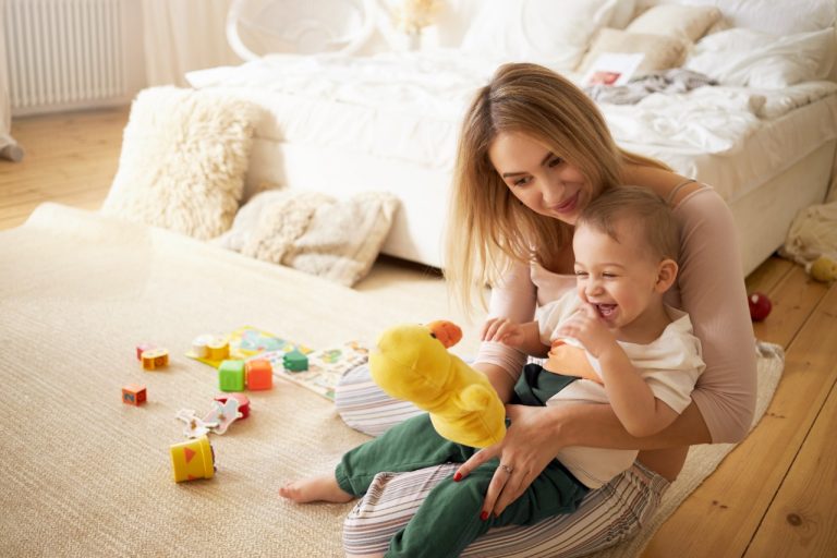 Tips Memilih Babysitter Dengan Tepat