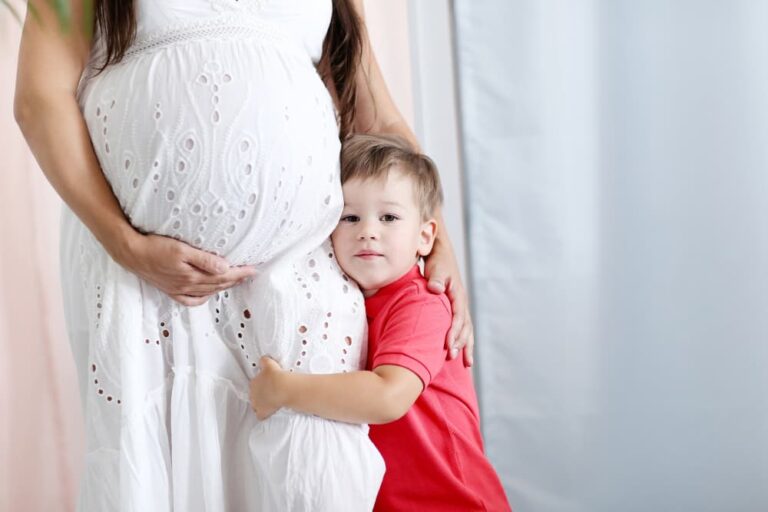 Tips Mempersiapkan Anak Menyambut Adik Baru
