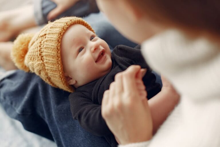 Kapan Bayi Mulai Bisa Tertawa? Ketahui Faktanya!