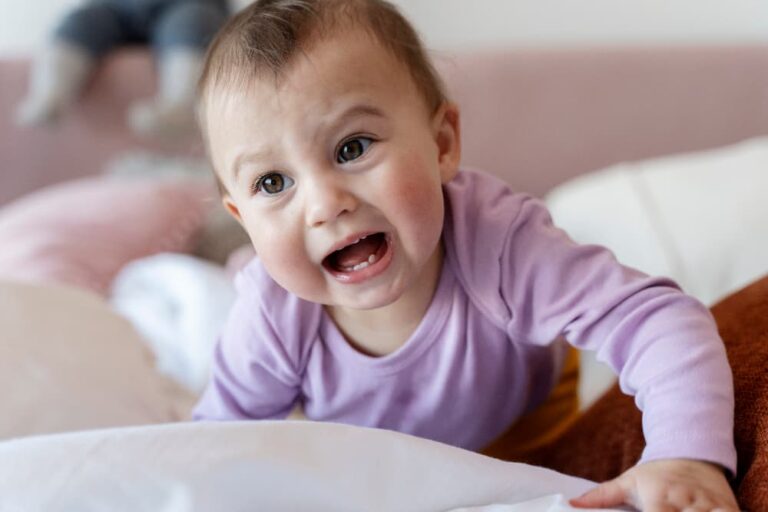 10 Tanda Bayi Tumbuh Gigi, Snobbies Harus Waspada!